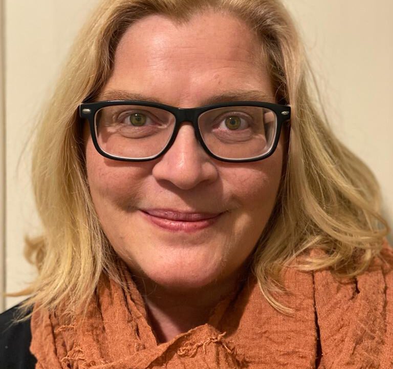 KATHARINA FRIEDRICHSs, studierte Juristin, leidenschaftliche Köchin, Mutter von drei Kindern und Powerfrau hat es möglich gemacht, dass Sie nun wieder im TCO essen gehen können. Und nicht nur die Club-Mitglieder. Katharina sind alle Gäste herzlich willkommen. Und ganz sicher wird sich jeder in ihrem Familienunternehmen wohlfühlen.